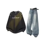 Чёрный топ + синие штаны