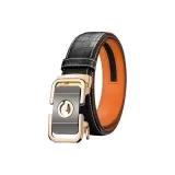 Золотистая пряжка, черный корпус