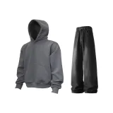 Dark Gray Sweatshirt + Black Jeans  
Темно-серый свитшот + черные джинсы