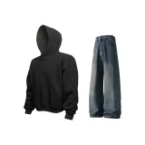 Черный свитшот + винтажные синие утолщенные и с флисовой подкладкой джинсы