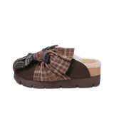 Тёмно-коричневый узор из шерсти