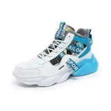 Белый с синей флисовой подкладкой.