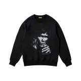 Черный свитшот с круглым вырезом