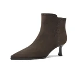 Коричневый