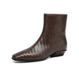 Коричневый