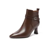 Коричневый