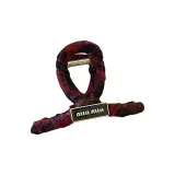 Средний красный тканевый заколка-краб с буквой