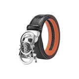 Серебристая пряжка, черный корпус