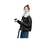 Чёрный с белым меховым воротником