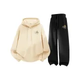 Светлый бежевый (Логотип истории Bonfire на груди) + Черный (Логотип истории Bonfire на штанах)