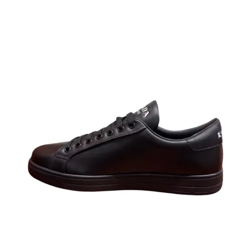 PRADA Низкие кроссовки для скейтбординга Мужские Черные