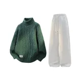 Зеленый свитер + белые, серые, вересковые штаны с флисовой подкладкой