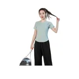 Зеленый комплект из двух предметов с короткими рукавами (черные штаны)