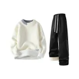 Экрю свитер с флисовой подкладкой + черные штаны с флисовой подкладкой