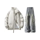 Светлый хаки хлопковый пуховик + желтые грязные джинсы