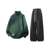 Зеленый свитер + графитовые черные штаны с флисовой подкладкой