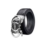 Серебристый цвет, черный корпус и черная подошва