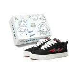 Чёрный, красный (белые шнурки)