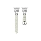 Белый с серебряной застежкой