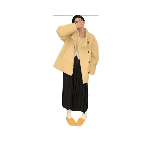 MORTEN SOLUM Светло-желтое женское пальто