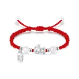 Китайское благоприятное животное благословение с красной нитью