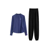 Синий комплект из двух предметов: пальто (синий) и брюки (черные)