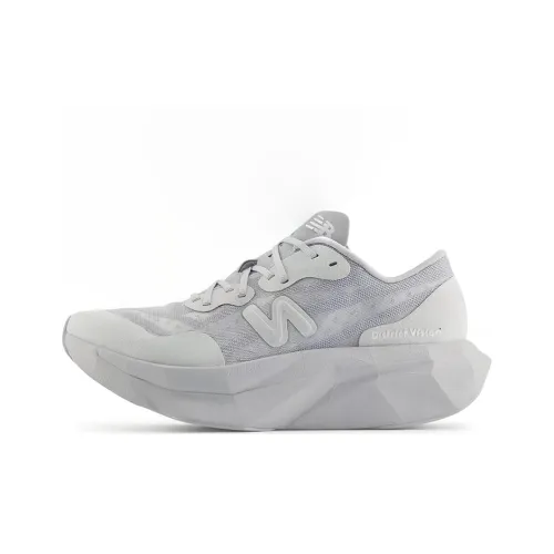 District Vision x New Balance Elite v4 Устойчивые к истиранию низкие беговые кроссовки для женщин алюминиево-серый цвет