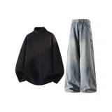 Чёрный свитер + синие штаны