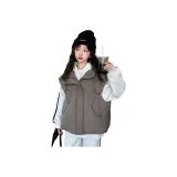 Серый жилет костюма