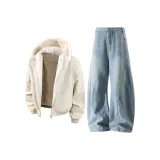 Хаки хлопковый пуховик + светло-синие джинсы