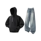 Чёрный свитшот + синие джинсы