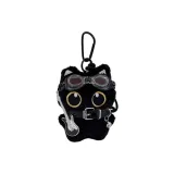 Маленький черный кот - черный шнурок