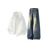 Белое пальто + темно-синие джинсы