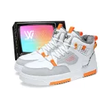 Бело-серый с флисовой подкладкой