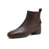 Коричневый