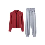Red Coat Two-Piece Set (Light Gray Pants)  
Красный пальто двухкомпонентный комплект (светло-серые штаны)