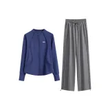 Синий комплект из двух предметов: пальто (синий) и штаны (серые)