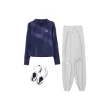 Синий комплект из двух предметов: пальто (синий) и брюки (белые)