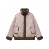 Розовое пальто с отложным воротником