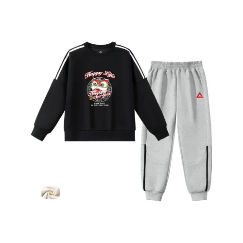 PEAK Черный PK Изогнутый Лев Голова Серый PK Красный логотип Белое основание K KIDS Повседневная спортивная одежда