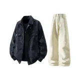 Чёрная куртка + абрикосовые штаны