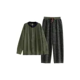 Темно-зеленый