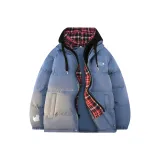 Синий с черным в клетку узор.