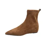 Коричневый