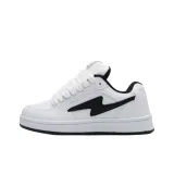 Белый с черной подошвой.