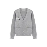 Светло-серый кардиган + горизонтальная прозрачная этикетка на груди