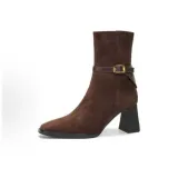 Коричневый