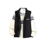 Black Vest + Beige Sweater  
Черный жилет + бежевый свитер