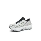 Под облаками солнце светит