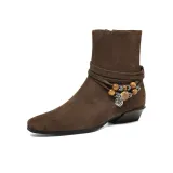 Коричневый